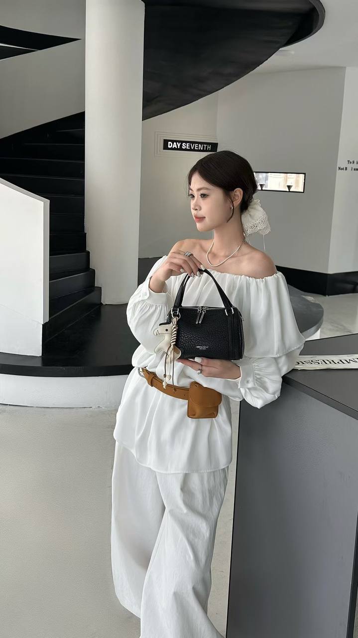 Women's Elegant Black Boston Handbag