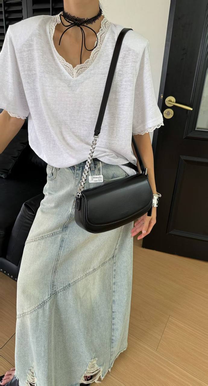 Classic Chain Shoulder Bag – Black