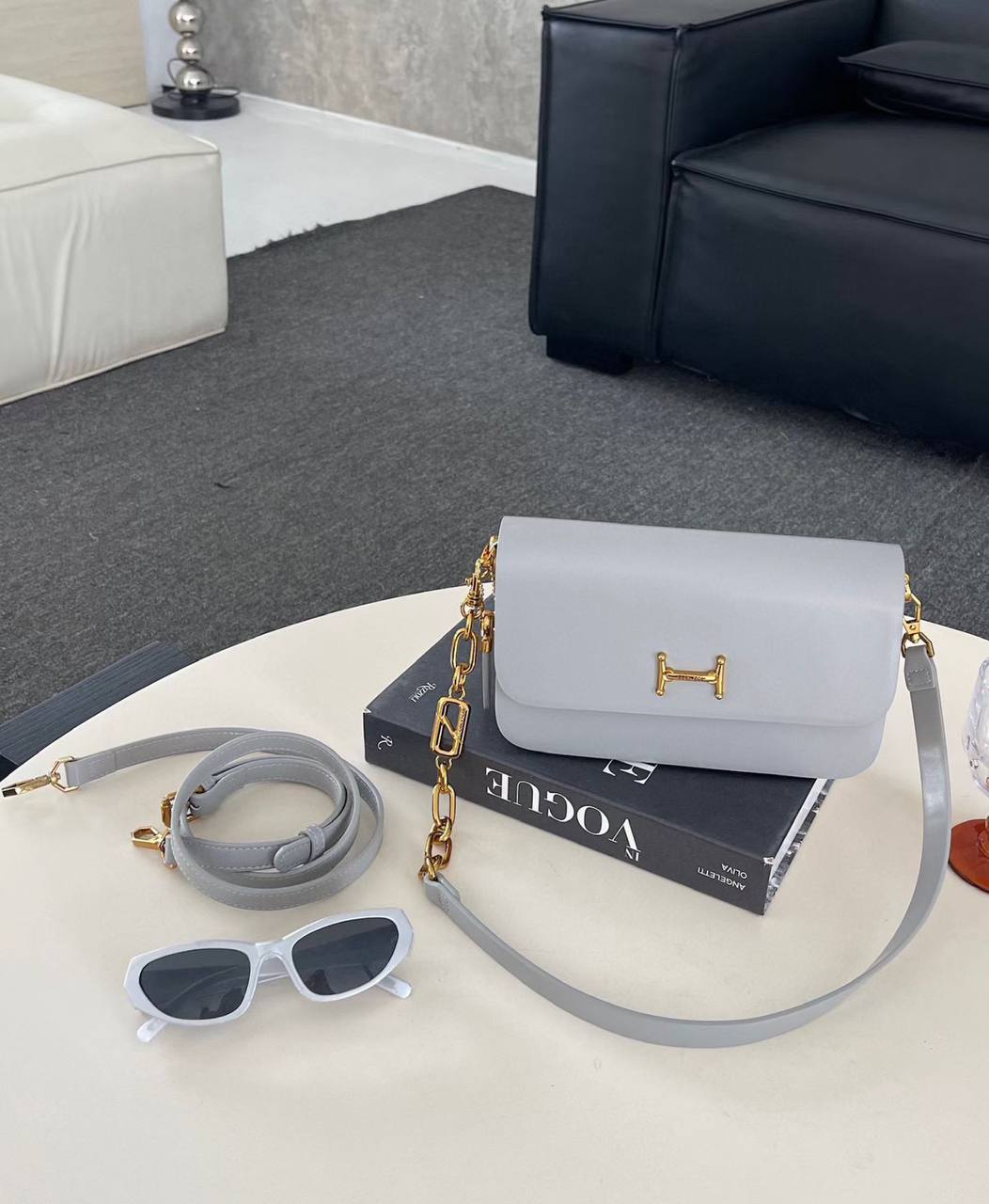 Elegant Chain Shoulder Bag – Light Gray