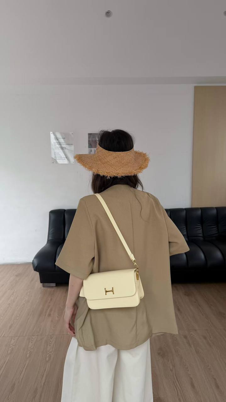 Elegant Chain Shoulder Bag – Cream