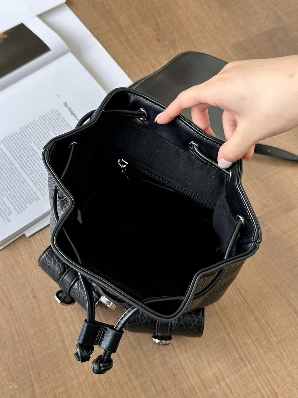 Women's Classic Dual Pocket Drawstring Backpack - Black
