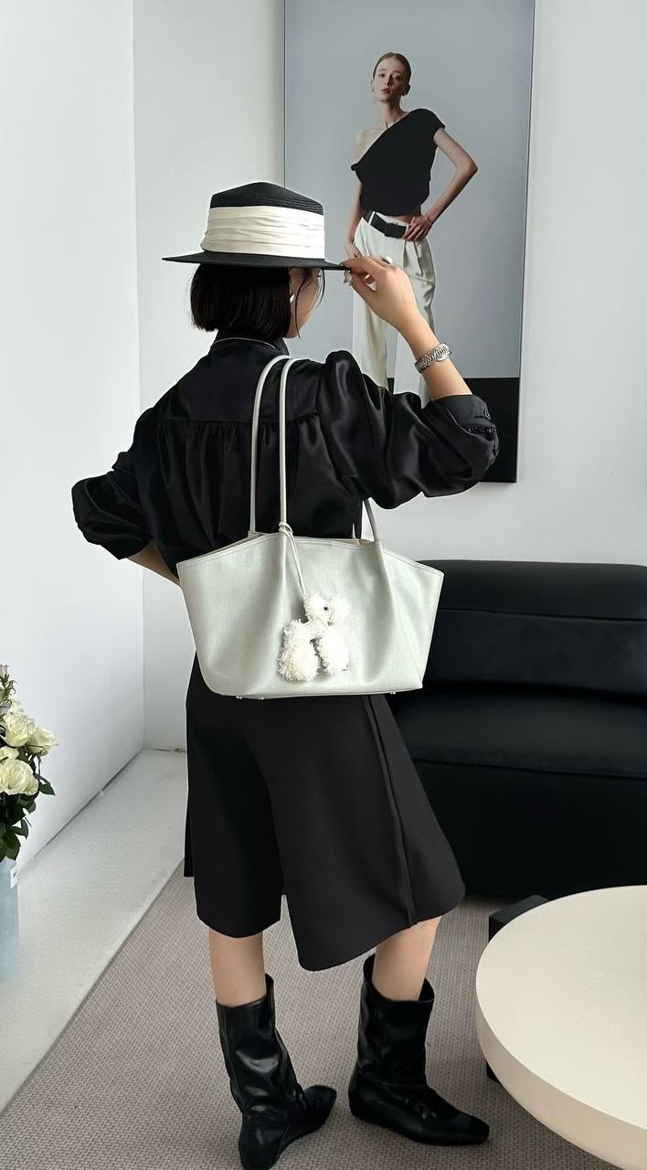 Classic Pom-Pom Tote Bag – Mint Green